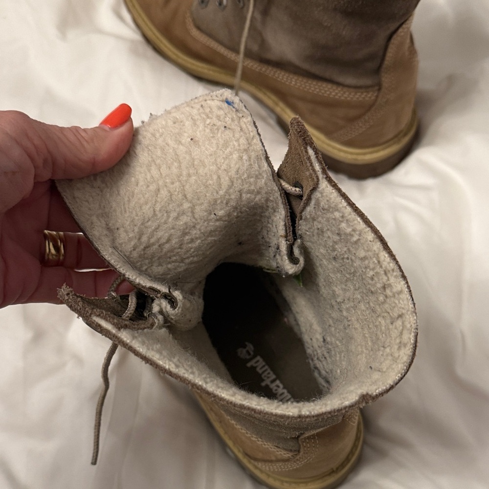 Timberland Tan Boots with Fleece Lining - Picture 4 of 5
